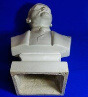 Гипсовый бюст - в. ленин. высота 41 см. автор яцына 1958 год.