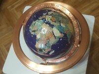 Глобус инкрустированный натуральными камнями. высота 24 см.