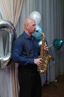 Ведущая поющая саксофон на праздник свадьбу юбилей